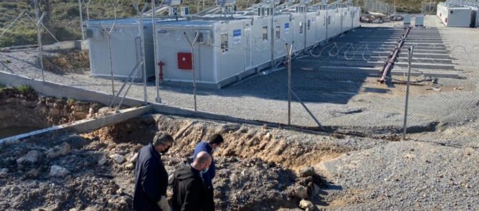 Επιχειρήσεις κλείνουν, δομές ανοίγουν – Το επόμενο τρίμηνο παραδίδεται δομή 146 στρεμμάτων για τους αλλοδαπούς στη Σάμο