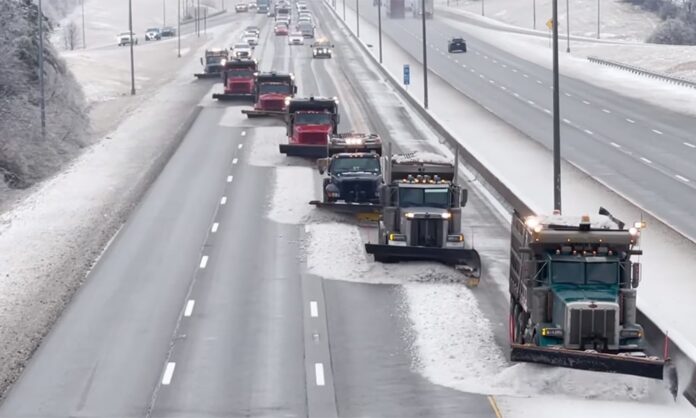 Έτσι απομακρύνεις σε χρόνο ρεκόρ το χιόνι από την Εθνική Οδό κ Χρυσοχοιδη – (video)