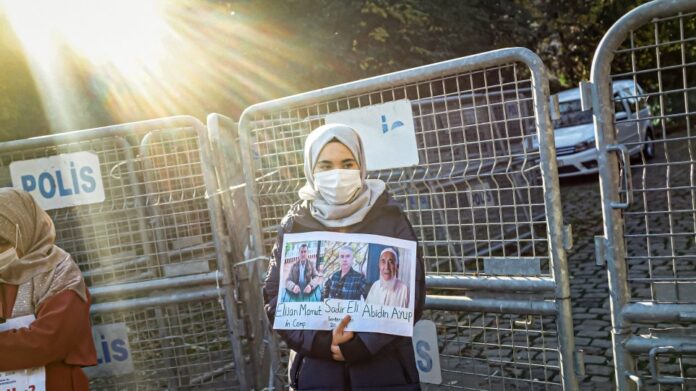 Κίνα – BBC: Φρίκη στα στρατόπεδα κράτησης των Ουιγούρων με κακοποιήσεις και βιασμούς