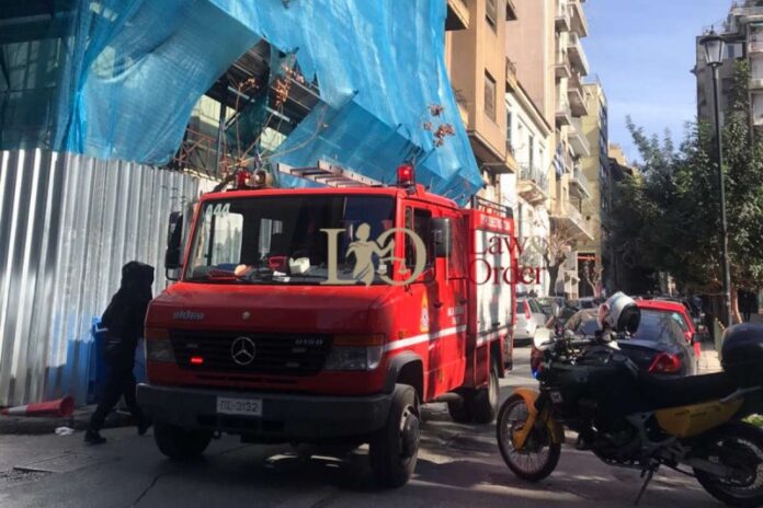 Πυρκαγιά σε κτίριο στην οδό Σατωβριάνδου (ΦΩΤΟ)