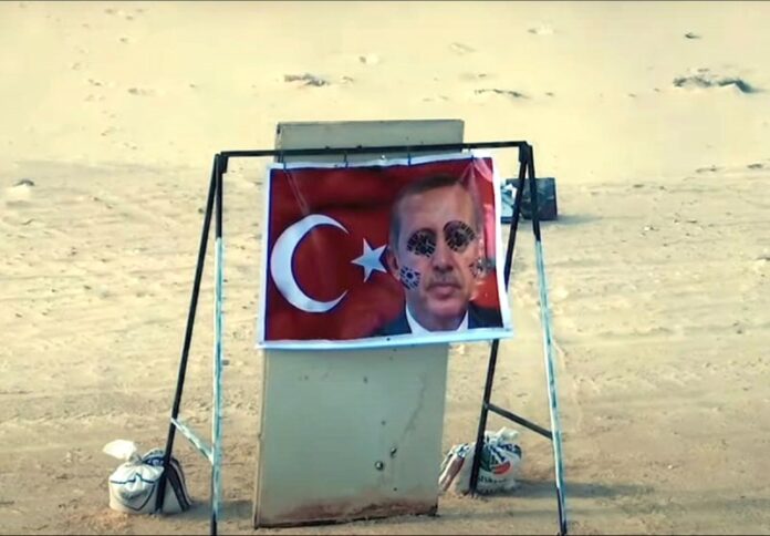 Λιβύη: Ασκούνται έχοντας ως στόχο φωτογραφία του Ερντογάν (ΦΩΤΟ)
