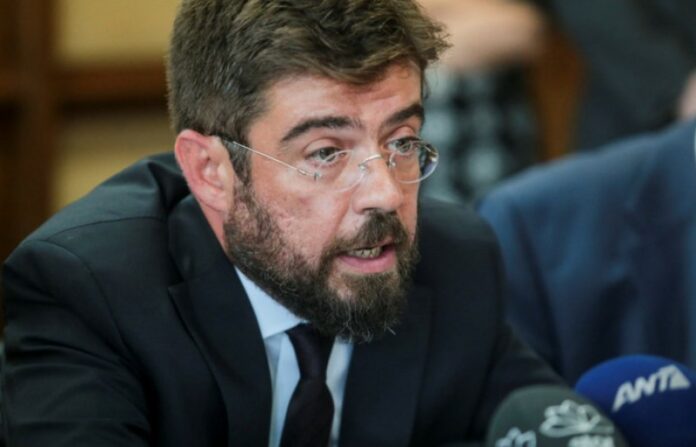 Μιχάλης Καλογήρου: Φάλτσο