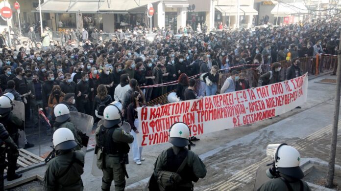 Ανακοίνωση ΑΠΘ για κατάληψη και επεισόδια: Οι μισοί συλληφθέντες είναι εξωπανεπιστημιακοί