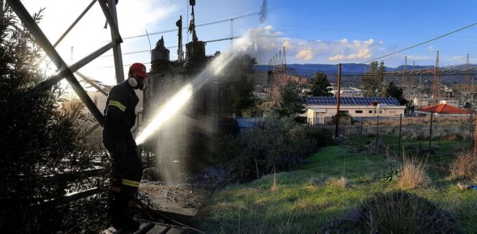 Ασπρόπυργος: Μαρτυρίες τρόμου για την έκρηξη στον ΑΔΜΗΕ – Τι απαντά ο Δημόκριτος για μόλυνση