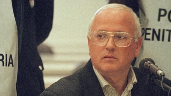 Ιταλία: Πέθανε πανίσχυρος νονός της «Καμόρα» – Φυλακίστηκε το 1971 κι έδινε εντολές από το κελί