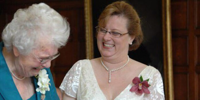 Βρετανικό δικαστήριο αποζημιώνει καθηγητή με 1 εκατ. λίρες -Τον αποκλήρωσε η μητέρα του και άφησε περιουσία στην σύντροφο της, όλη η διαμάχη