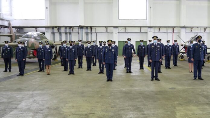 Πολεμική Αεροπορία: Δύο γυναίκες ανάμεσα στους νέους ιπτάμενους-(ΦΩΤΟ)