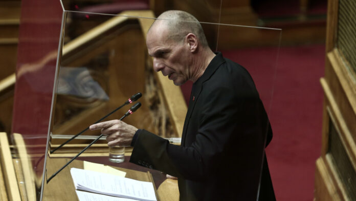 Βαρουφάκης για ΑΠΘ: Αδικαιολόγητη βία και συλλήψεις φοιτητών που διαμαρτύρονταν ειρηνικά