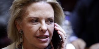 Πρώτη αντίδραση εντός ΝΔ: Θέμα παραίτησης Μενδώνη θέτει η Ελίζα Βόζεμπεργκ