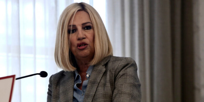 Τα έψαλλαν για τα καλά στην «κόρη μου τη σοσιαλίστρια» στην Κοινοβουλευτική Ομάδα του ΚΙΝΑΛ