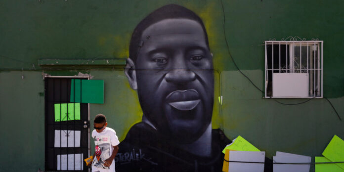 Τζορτζ Φλόιντ: Αστυνομικοί κυκλοφόρησαν φωτογραφία του θύματος με την φράση «μου κόβεις την ανάσα» για την γιορτή του Αγίου Βαλεντίνου