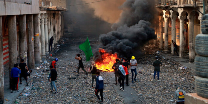 Ιράκ: Πέντε νεκροί και πάνω από 175 τραυματίες σε συγκρούσεις μεταξύ διαδηλωτών και αστυνομικών