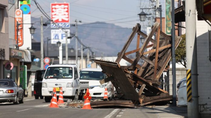 Ιαπωνία: Τουλάχιστον 100 τραυματίες από τον ισχυρό σεισμό στα ανοιχτά της Φουκουσίμα (VIDEO)