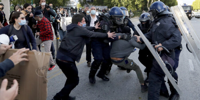 Κύπρος: Ενταση και συλλήψεις σε πορεία διαμαρτυρίας για τα μέτρα για τον κορωνοϊό