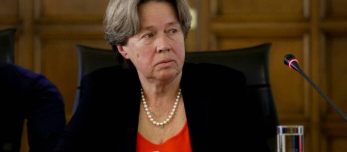 Εκθέτει την «κυβέρνηση λοιμωξιολόγων» η Α.Λινού: «Καλύτερα να μέναμε στην ύπαιθρο παρά στα σπίτια μας»!