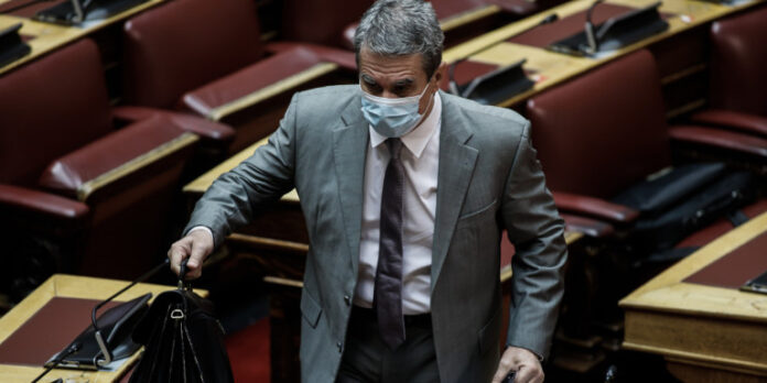 Λοβέρδος: Πειθαρχικά μέτρα για τους υγειονομικούς που αρνούνται τον εμβολιασμό