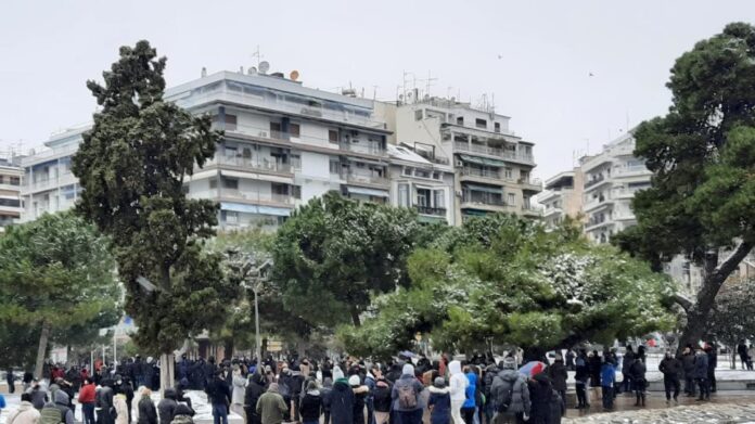 Θεσσαλονίκη: Συγκέντρωση διαμαρτυρίας κατά του lockdown στον Λευκό Πύργο (φωτό & VIDEO)