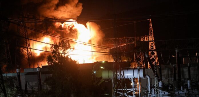 Μπλακ άουτ – έκρηξη σε υποσταθμό του ΑΔΜΗΕ: Διακοπές ρεύματος σε Πελοπόννησο και Αττική-(VIDEO-ΦΩΤΟ)