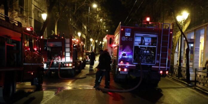 Θεσσαλονίκη: Στις φλόγες τυλίχθηκε τα ξημερώματα φορτηγάκι