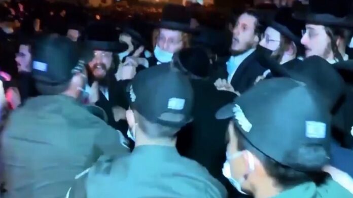 Ισραήλ: «Unorthodox» συμπλοκές αστυνομίας και υπερορθόδοξων Εβραίων που αντιδρούν στα μέτρα