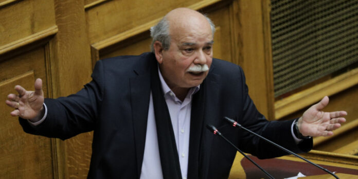 Χαμός στο Twitter με τον χαρακτηρισμό «ημιπιτσιρικάς» του Βούτση για τον… 35χρονο γιο του