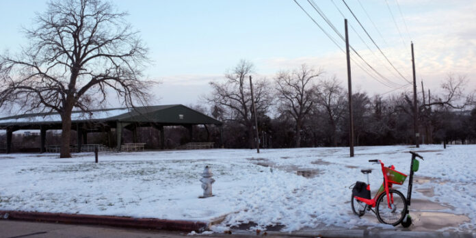 Τέξας: Μητέρα έχασε τον 11χρονο γιο της από το ψύχος -Κατέθεσε αγωγή για 100 εκατ. δολάρια