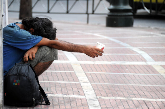 Θεσσαλονίκη: Παρίστανε τον επαίτη και του πήρε την αλυσίδα