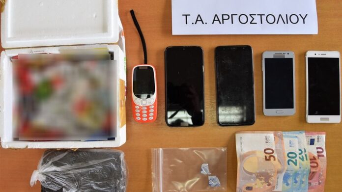 Κεφαλονιά: Παρελάμβαναν ηρωίνη με… κούριερ και την διακινούσαν στο νησί