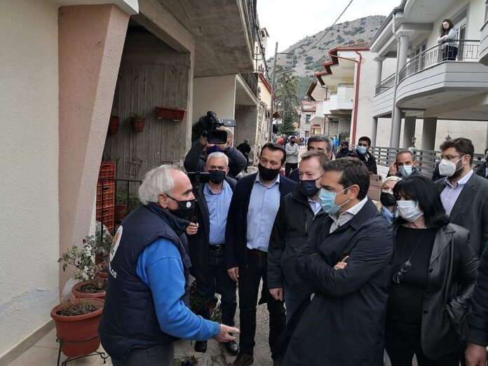 Τσίπρας από Δαμάσι: Κρίσιμο να δοθούν άμεσα οι αποζημιώσεις – Να γίνει κατ’ εξαίρεση εμβολιασμός των πληγέντων