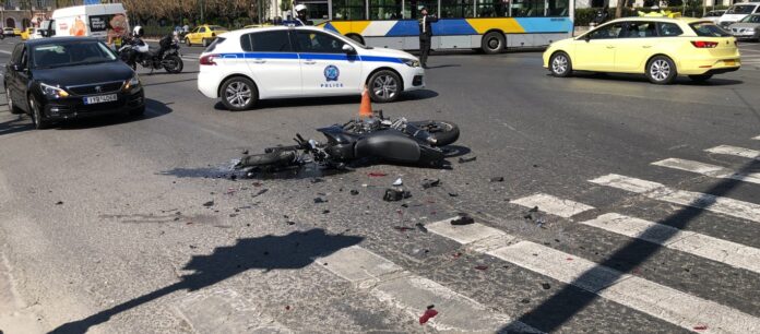 Σε ποιον ανήκει το αυτοκίνητο που προκάλεσε το δυστύχημα μπροστά στη Βουλή;