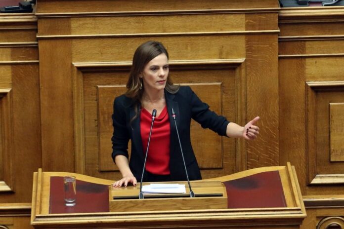 Η Αχτσιόγλου «βγαίνει» μπροστά – Ετοιμάζει πρόταση για διαγραφή του χρέους