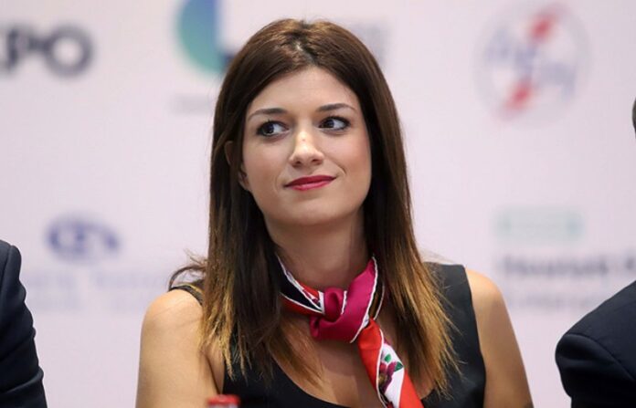 Νοτοπούλου: «Πειραματίζεστε εις βάρος της Δημόσιας Υγείας, υπονομεύετε το τουριστικό μας προϊόν»