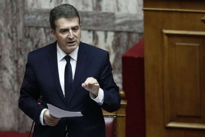 Ένταση Χρυσοχοΐδη: Θα κινηθεί συγκρουσιακά απέναντι σε όσους αμφισβητούν τις επιλογές του