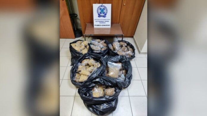 Θεσσαλονίκη: Λαθρέμπορος έκρυβε 85 κιλά καπνού στο σπίτι του