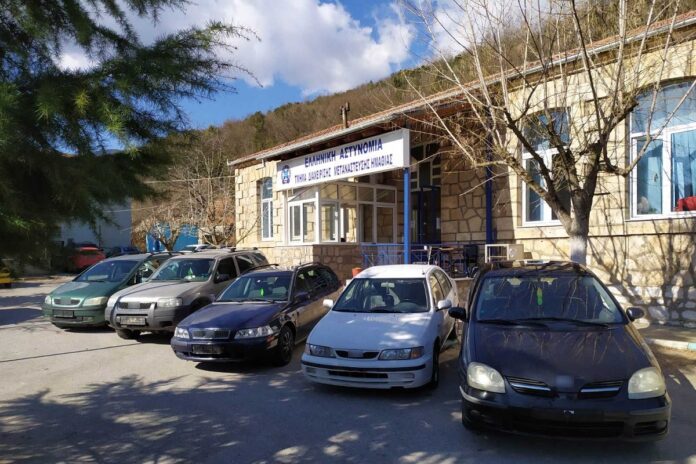 Μετέφεραν παράνομα 34 αλλοδαπούς από τη Θεσσαλονίκη προς την ελληνοαλβανική μεθόριο