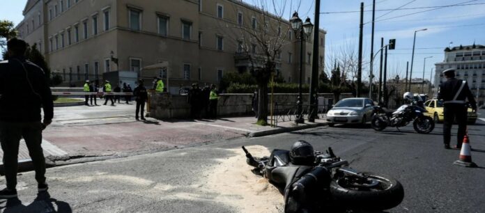 Διαψεύδει την ΕΛ.ΑΣ συγγενής του άτυχου 23χρονου: «Δεν έδωσε κατάθεση ο οδηγός – Του άνοιξαν την πύλη και μπήκε μέσα»