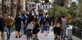 Οι Έλληνες αγνοούν τις απαγορεύσεις: Βγήκαν μαζικά για βόλτα σε Αθήνα & Θεσσαλονίκη