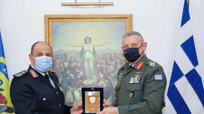 ΓΕΕΘΑ: Συνάντηση Φλώρου με τον αρχηγό της Πολεμικής Αεροπορίας της Αιγύπτου