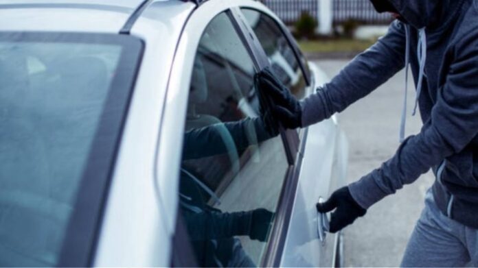 Ρέθυμνο: Ξάφριζε ό,τι έβρισκε σε οχήματα και καταστήματα