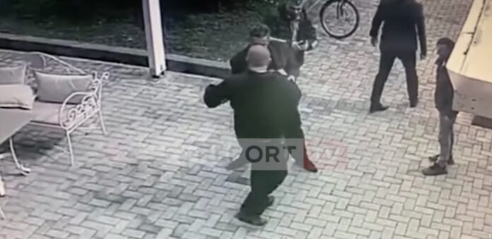 Αλβανία: Υποψήφιος βουλευτής δέρνει επιχειρηματία μέσα στην μέση του δρόμου (video)