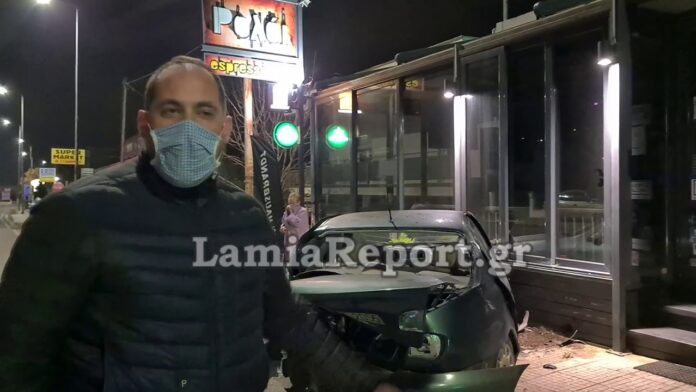 Πανικός στη Λαμία: Οδηγός έπεσε σε παρκαρισμένο αυτοκίνητο και το έριξε σε βιτρίνα καφετέριας-(ΦΩΤΟ-VIDEO)