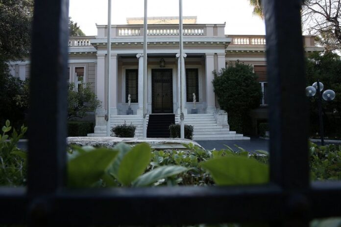 Απόλυτη στήριξη από Μαξίμου στην Νικολάου