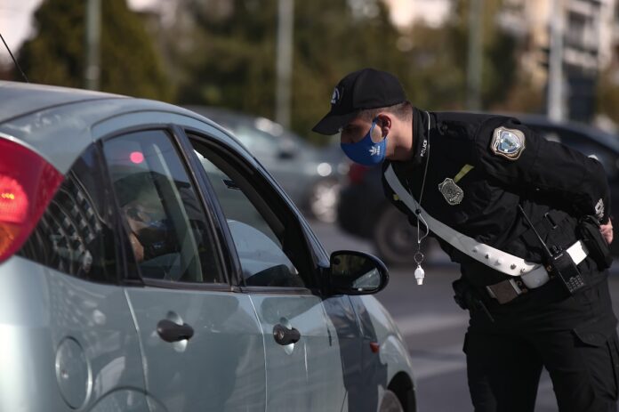 Σέρρες: Απώθησε αστυνομικό όταν πήγε να του κάνει έλεγχο για κορωνοϊό