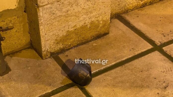 Θεσσαλονίκη: Εμπρηστική επίθεση με γκαζάκια σε πολυκατοικία (VIDEO -ΦΩΤΟ)