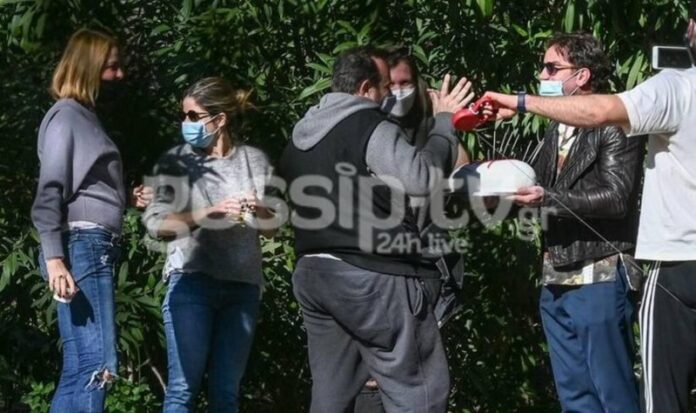 Επίθεση «Αυγής» στην Μπαλατσινού: Συμμετείχε σε υπαίθριο πάρτι, αλλά ούτε αστυνομία, ούτε πρόστιμο (ΦΩΤΟ)