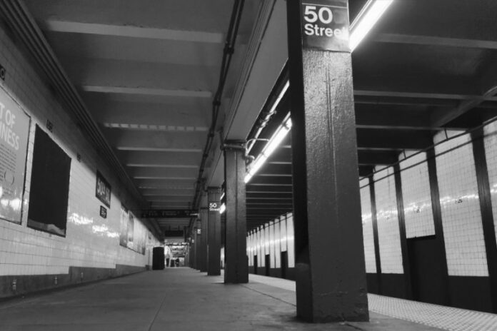 Κοιτούσε το κινητό της και την χτύπησε θανάσιμα εκσκαφέας (VIDEO)