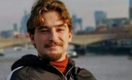 Συνέντευξη του Άρη Παπαζαχαριουδάκη για τον βασανισμό του στη ΓΑΔΑ – (ΗΧΗΤΙΚΟ)