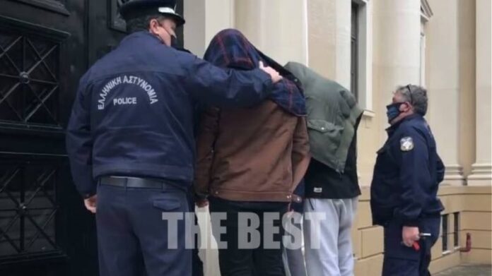 Πάτρα: Στον Εισαγγελέα οι τέσσερις συλληφθέντες για το κορωνοπάρτι με τα 98 άτομα