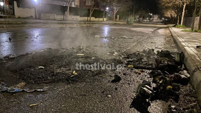 Θεσσαλονίκη: 50 κουκουλοφόροι προπηλάκισαν αστυνομικούς το βράδυ του Σαββάτου