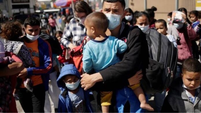 ΗΠΑ: Ιστορική συρροή μεταναστών στα σύνορα με το Mεξικό